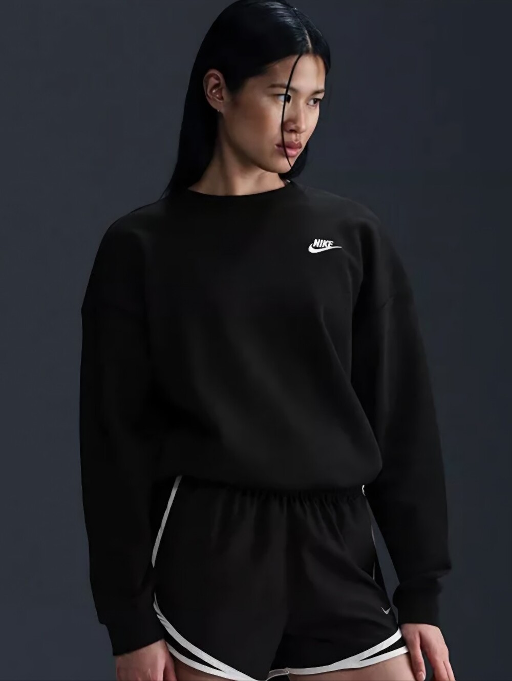 XL Black Nike Women's Sportswear Club Fleece Loose Crew-Neck Cropped Sweatshirt